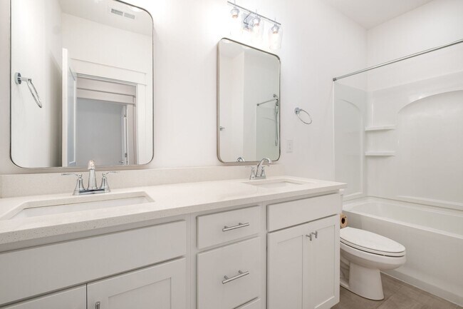 Building Photo - Stunning 4 Bedroom Home in Carothers Crossing!