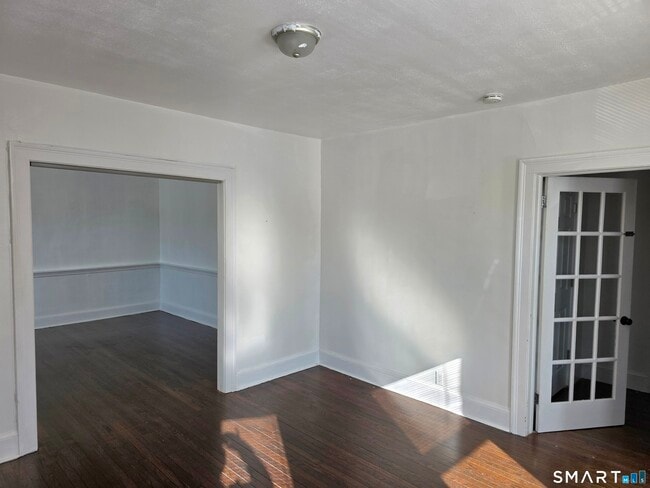 Building Photo - 219 Columbia St