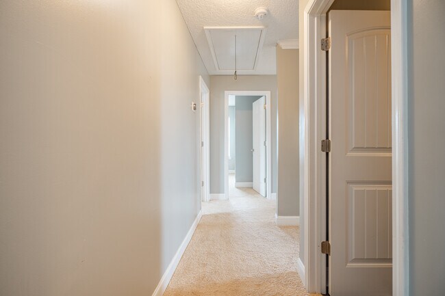 Building Photo - 717 Highgrove Ct
