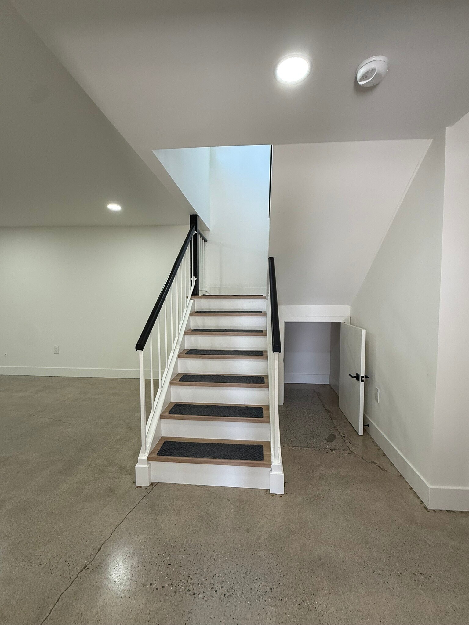 Building Photo - 14962 Rolling Ridge Dr