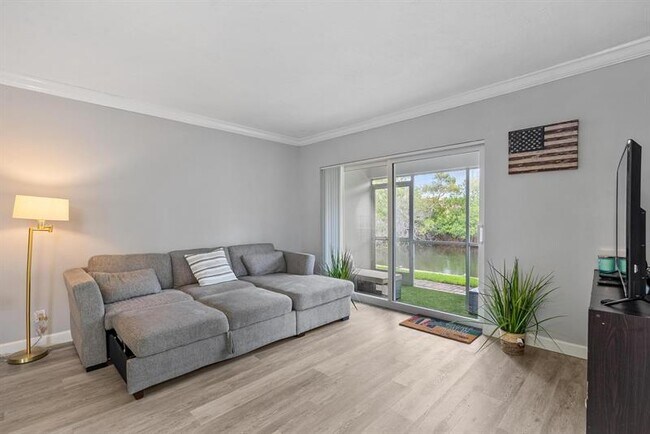 Building Photo - 1400 NE 57th Ct
