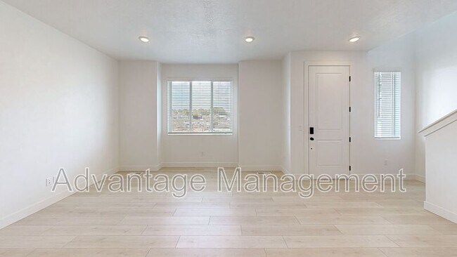 Building Photo - 7 S Moonlit Rd