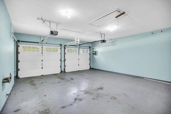 Building Photo - 1705 Lake Shore Dr
