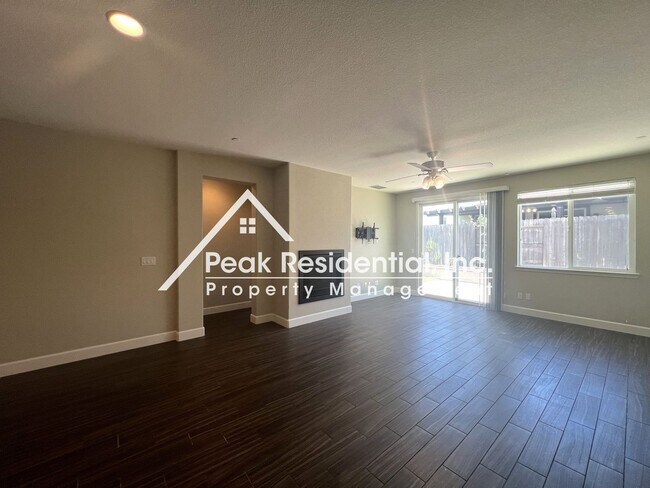 Building Photo - Spacious 4bd/3ba Elk Grove Home!