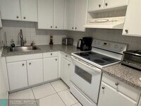 Building Photo - 3000 Riomar St