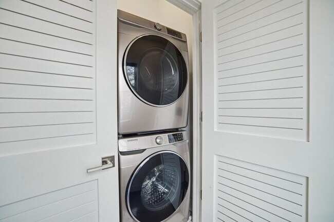 Building Photo - 46 Carlton Ave