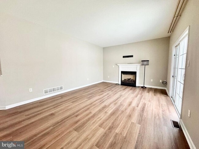 Building Photo - 15 Delhi Ct