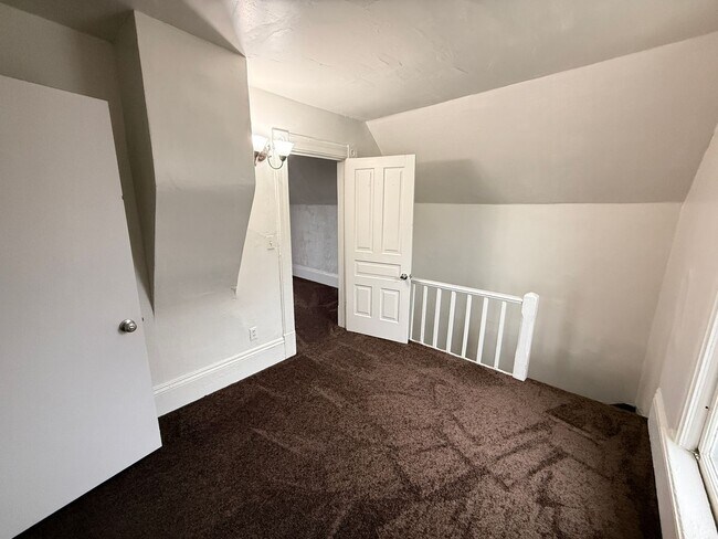 Building Photo - Spacious 3-Bedroom Single-Family Home-Near Hospital- Jackson, MI