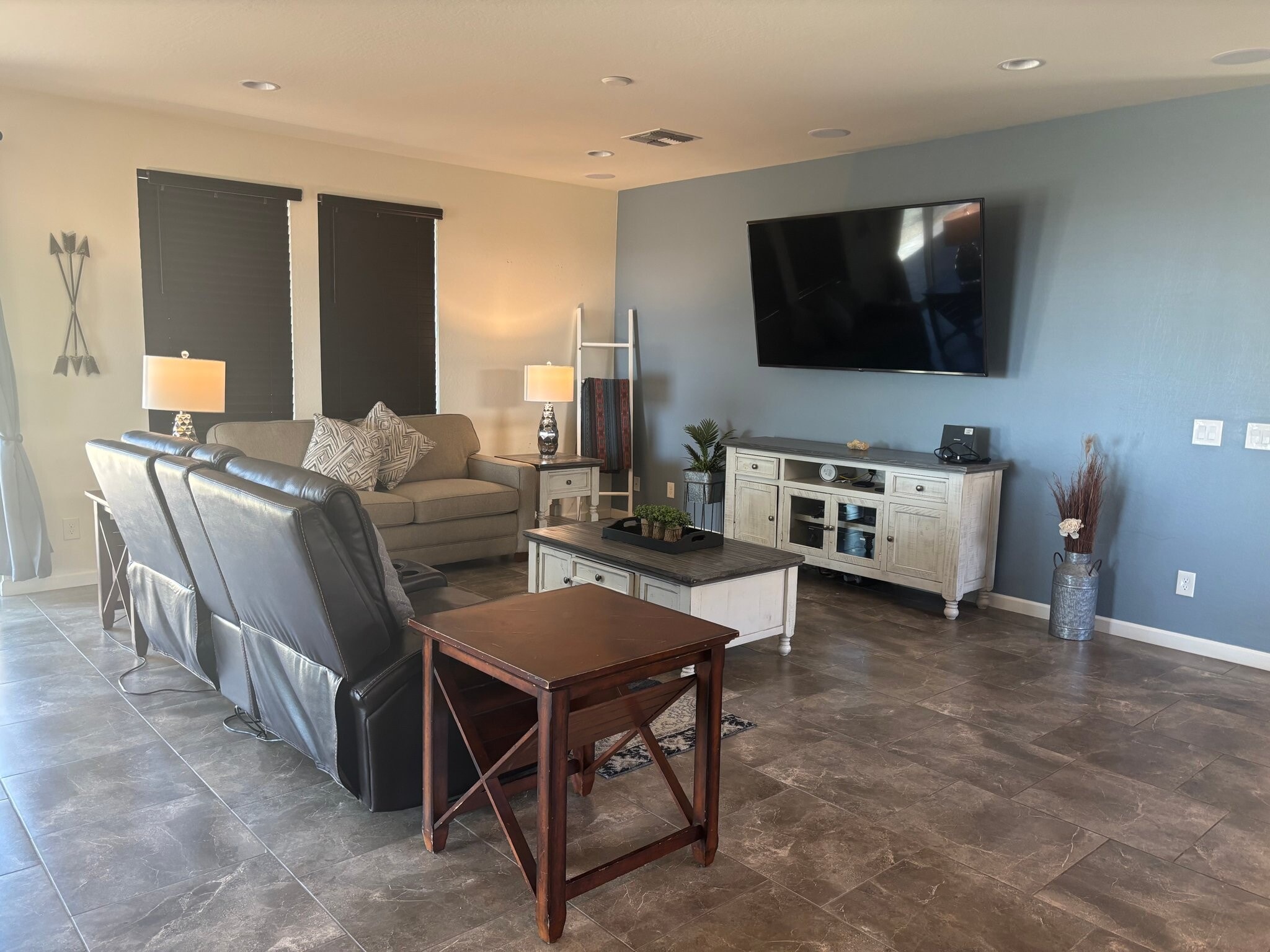 Building Photo - 4468 Covered Wagon Trl