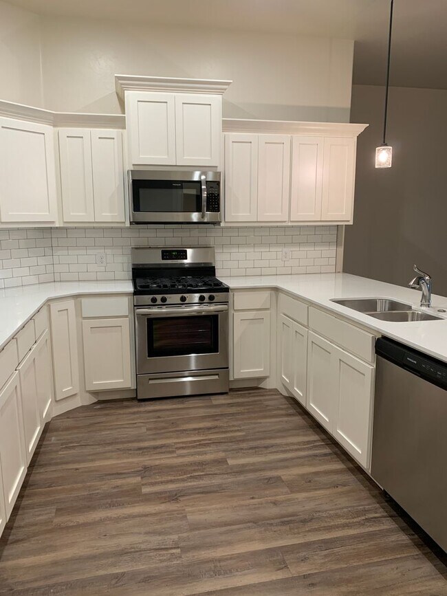 Building Photo - 3 bedroom, 3 bathroom, 2 car garage with a study in Gated Neighborhood