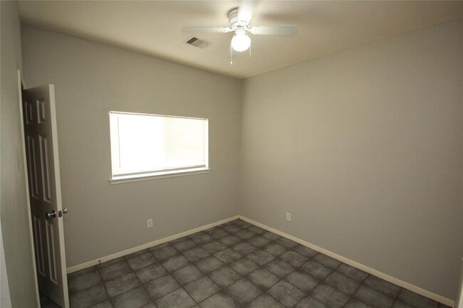 Building Photo - 6111 Settlers Lake Cir E