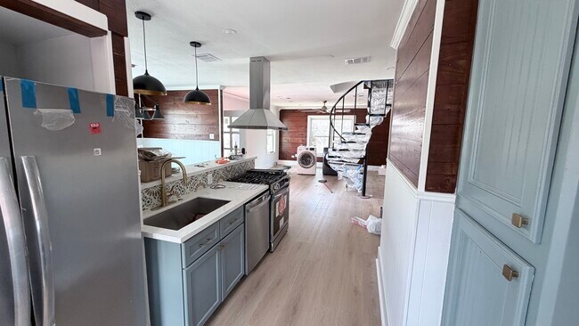 Building Photo - 4330 Coyle St