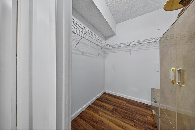 Building Photo - 804 SE 7th St