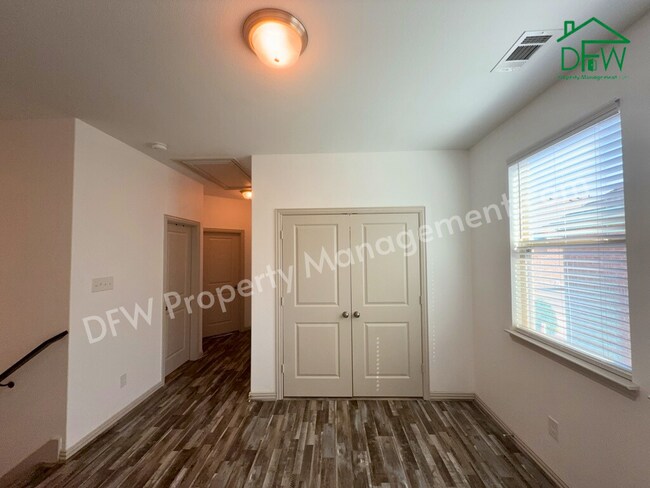 Building Photo - 3 Bed/2.5 Bath Home for Lease in Arlington – 2 Living Areas, Pool, Courts & Trails Nearby!