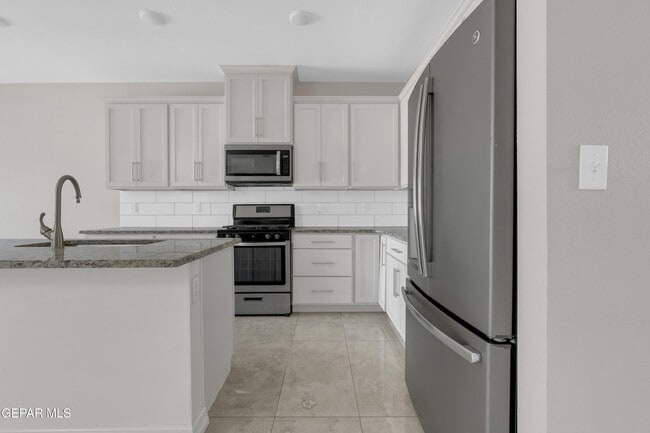 Building Photo - 815 TS Daniel Cadena Dr