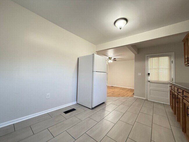 Building Photo - 154 Sylvester St