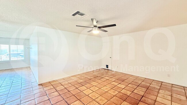 Building Photo - 8960 W Royal Palm Rd