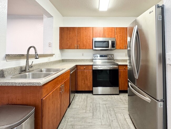 Building Photo - Corner Unit 2 bedroom 2 bathroom at The Grande Downtown