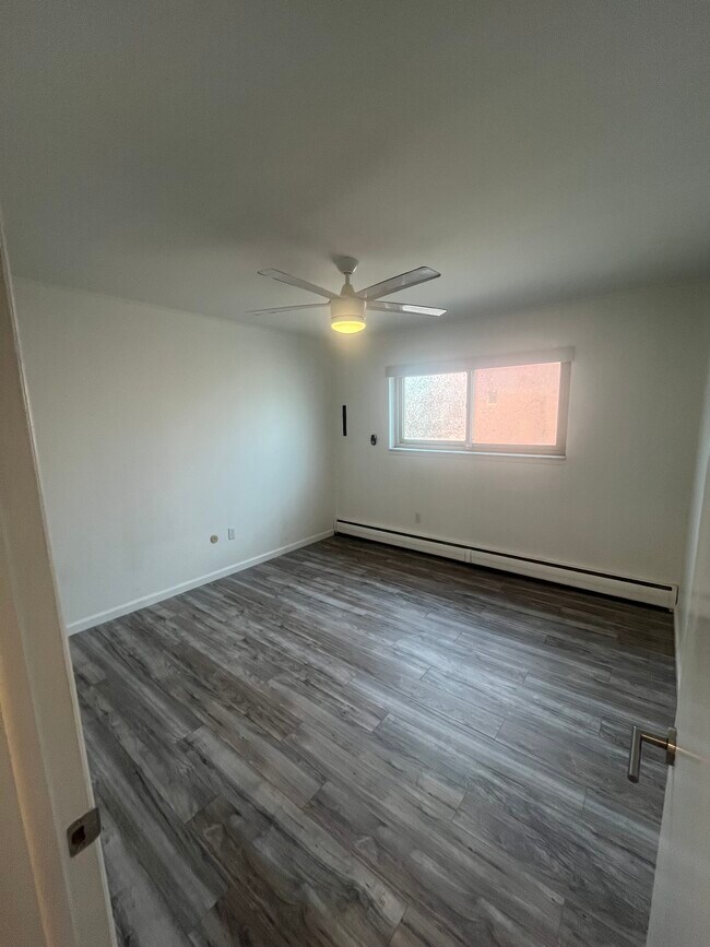 Building Photo - 2655 E Maple Rd