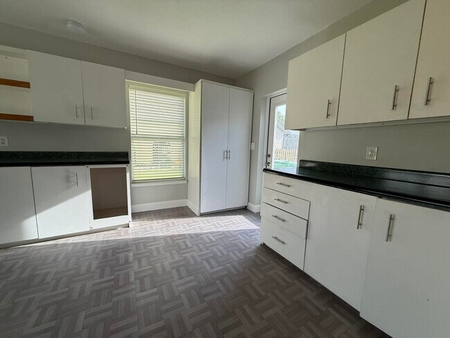 Building Photo - 3786 Sierra Dr