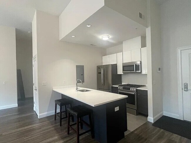 Building Photo - 1022 Hancock St