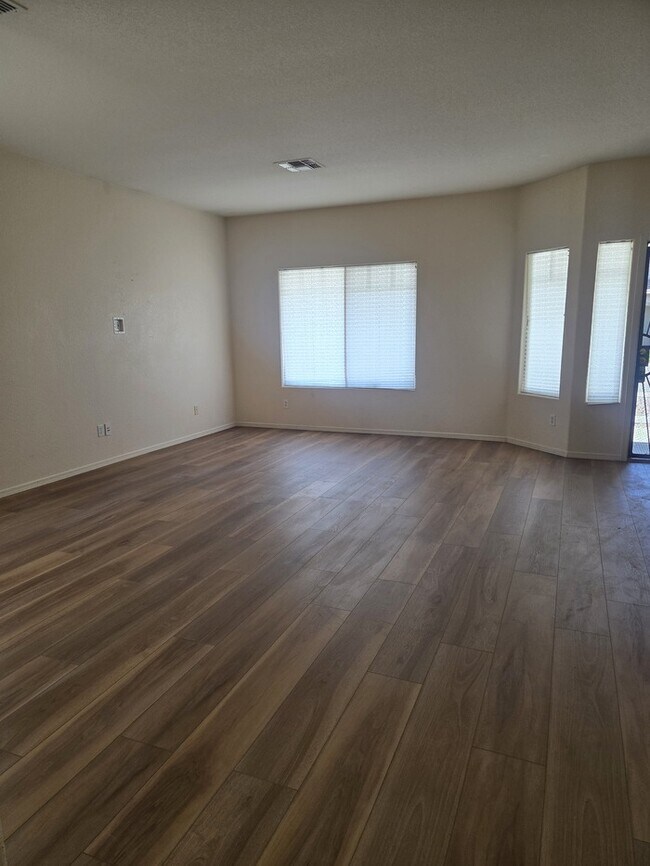 Building Photo - Great Single Level Peoria Home