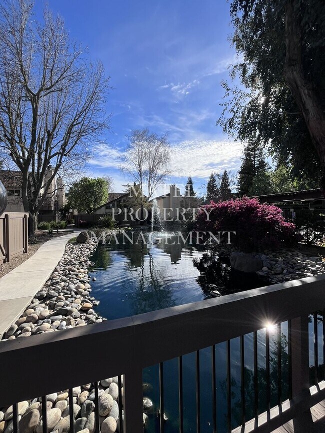 Building Photo - COLO370