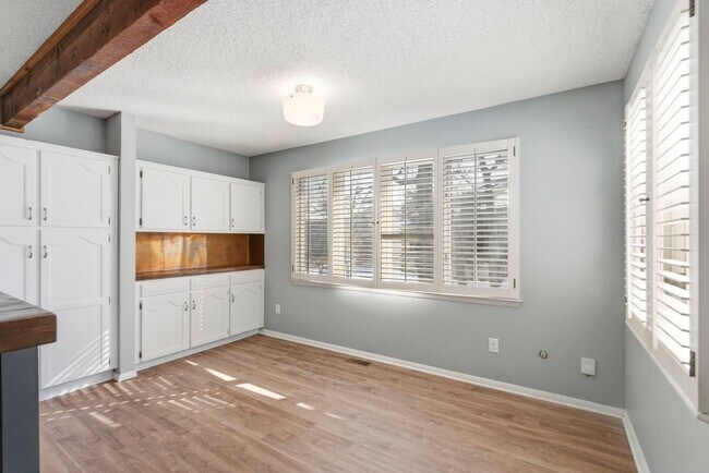 Building Photo - 3460 E Catalpa St