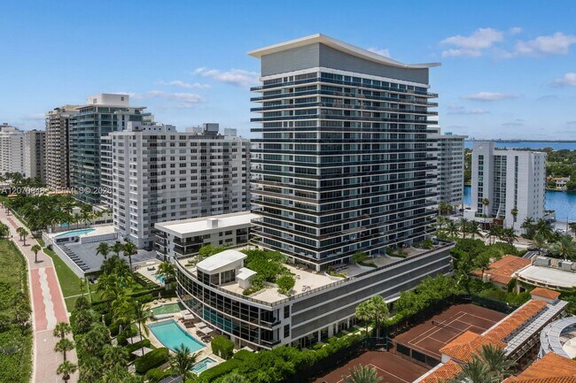 Building Photo - 5875 Collins Ave