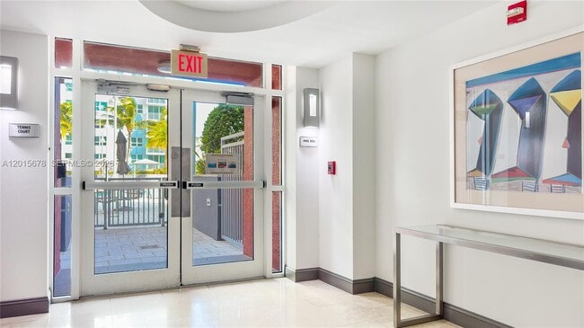 Building Photo - 1155 Brickell Bay Dr