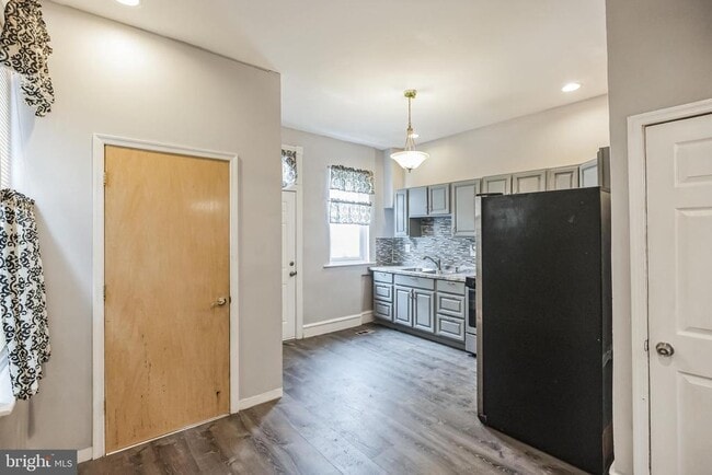 Building Photo - 530 N 58th St