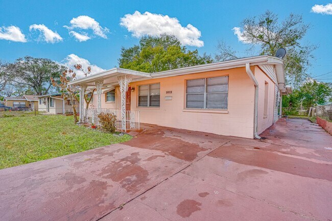 Building Photo - 3/2 Home in Daytona Beach