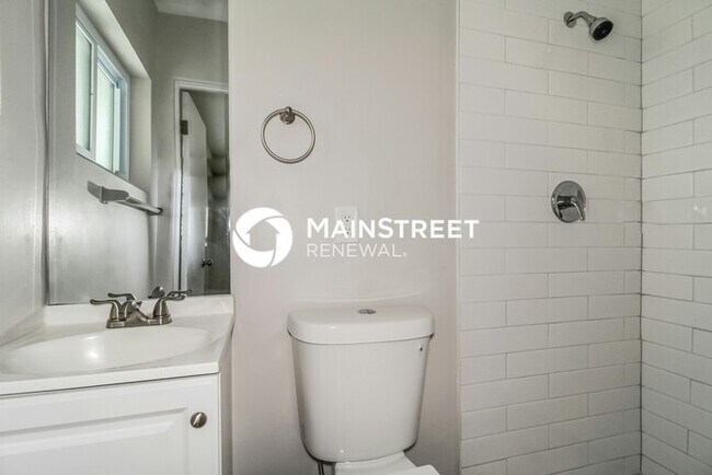 Building Photo - 3 Bedroom Pet-Friendly Home in Winter Park, FL with Main Street Renewal
