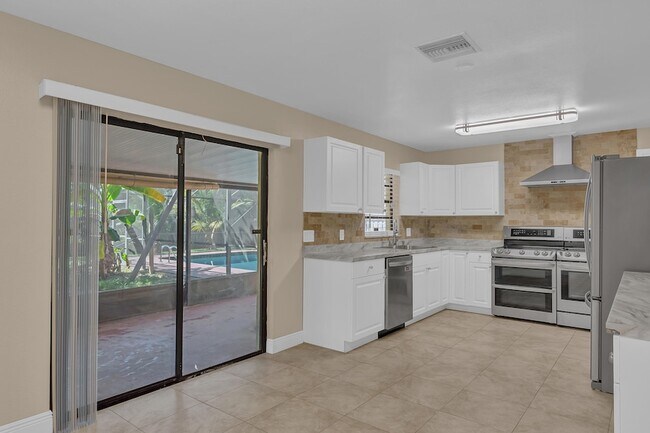 Building Photo - 6113 Yucca Dr