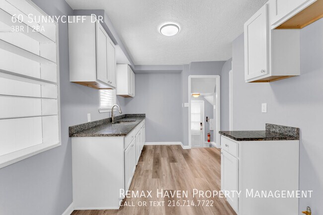 Building Photo - 60 Sunnycliff Dr
