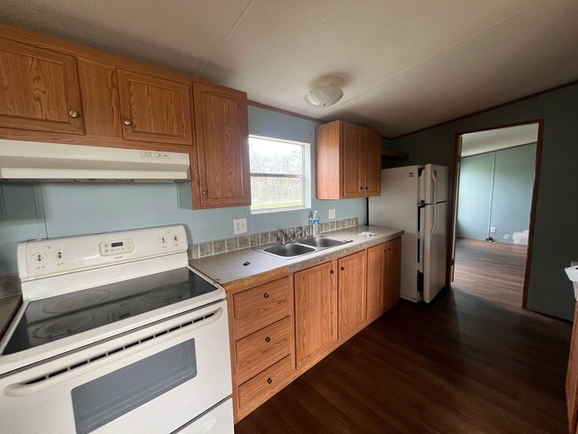 Building Photo - 2 Bedroom, 2 bath Manufactured Home in Suw...