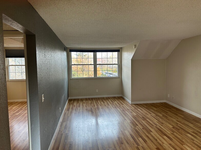 Living room - 3250 O'Neal Cir