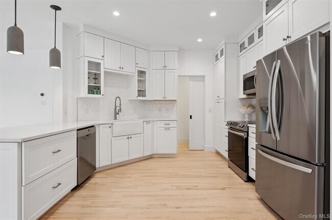 Building Photo - 4056 Noyack Rd