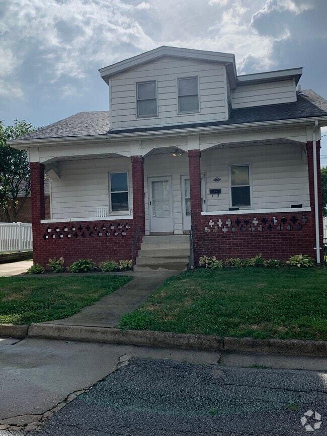 Building Photo - 2123 Lilly Ave