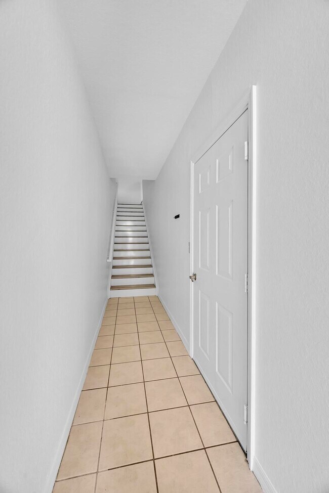 Building Photo - 106 SW Peacock Blvd