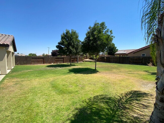 Building Photo - Gorgeous 5 BD 3 BA home available for rent...