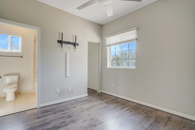 Building Photo - 1101 Vermilion Dr