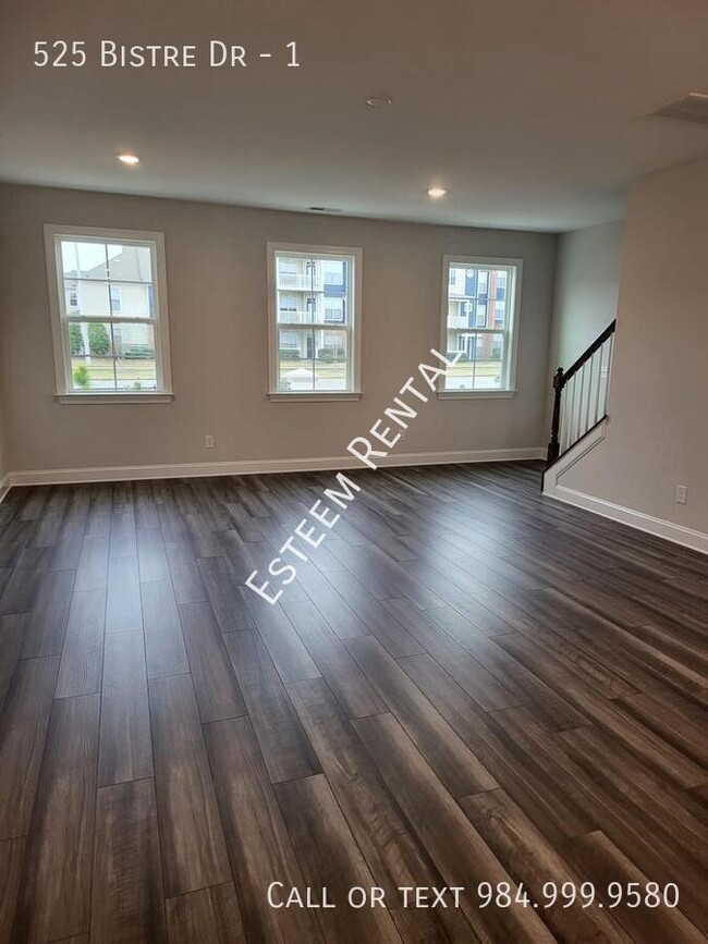 Building Photo - 525 Bistre Dr