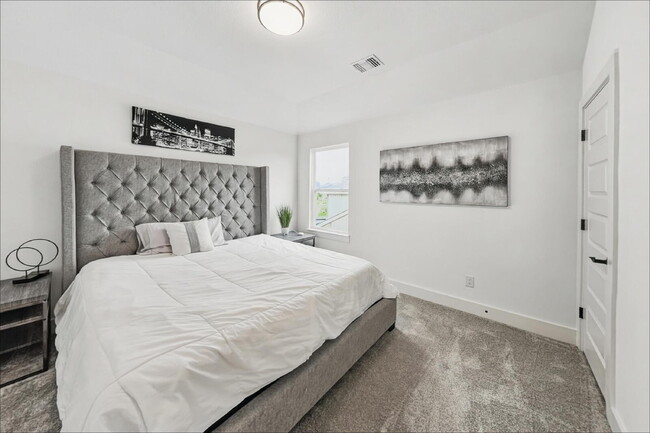 Building Photo - Luxury 4-bedroom, 3-bathroom home with an office and media room in Aledo!