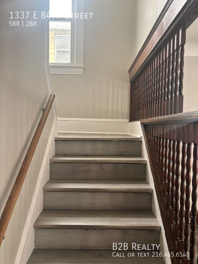 Building Photo - 1337 E 84th St