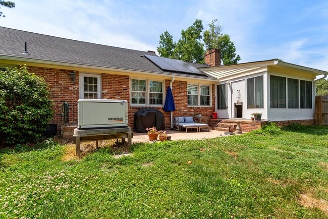 Building Photo - Thoroughgood