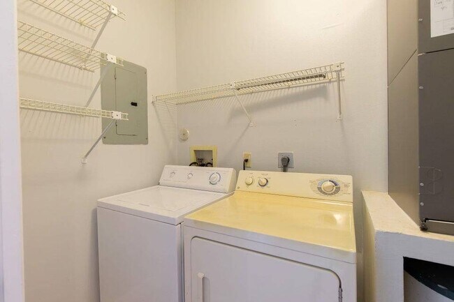 Building Photo - 231 Cypress Point Dr