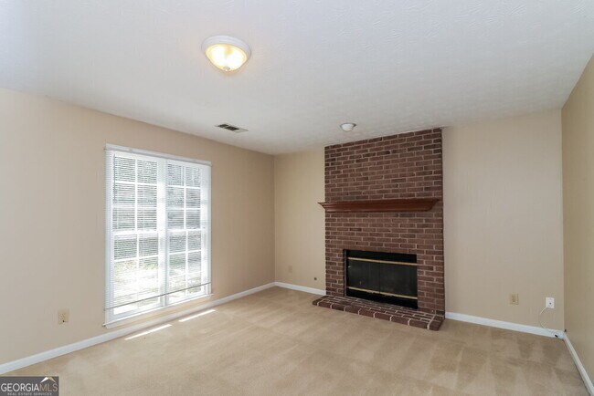 Building Photo - 2885 Summit View Ct