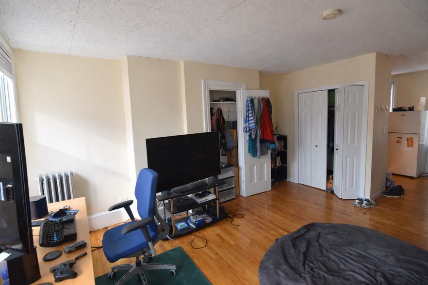 Building Photo - 30 Irving St