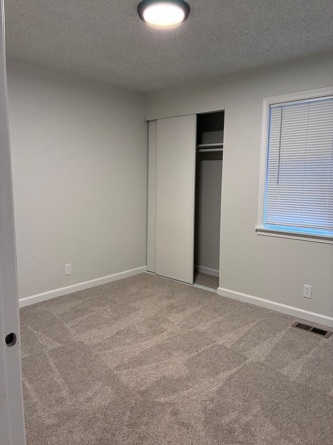 Building Photo - Your Newly Updated 3 Bed, 1 Bath Move-In Ready Home!